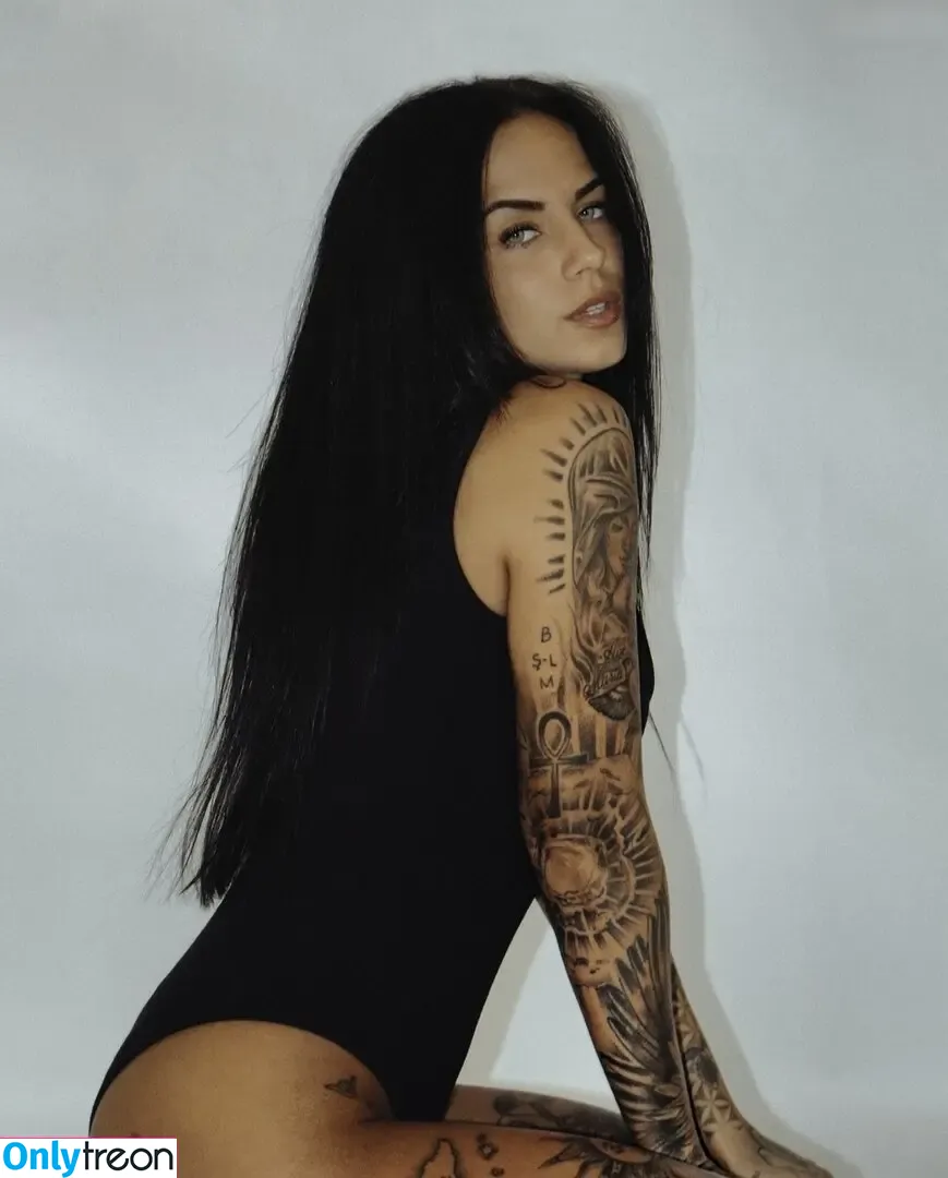 malvareezz nude photo #0108 (malvareezz)