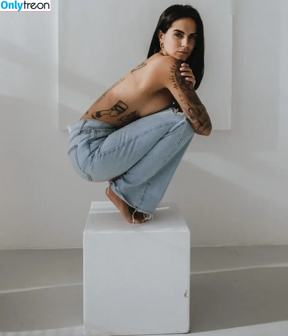 malvareezz nude photo #0110 (malvareezz)