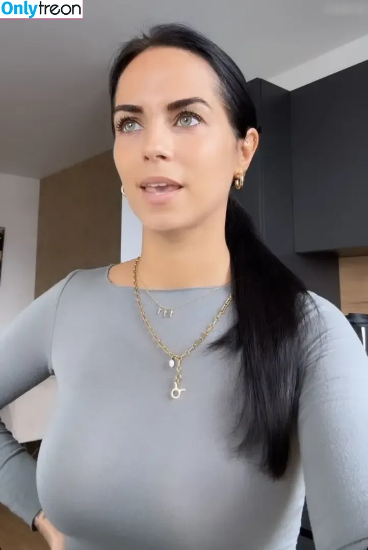 malvareezz nude photo #0113 (malvareezz)