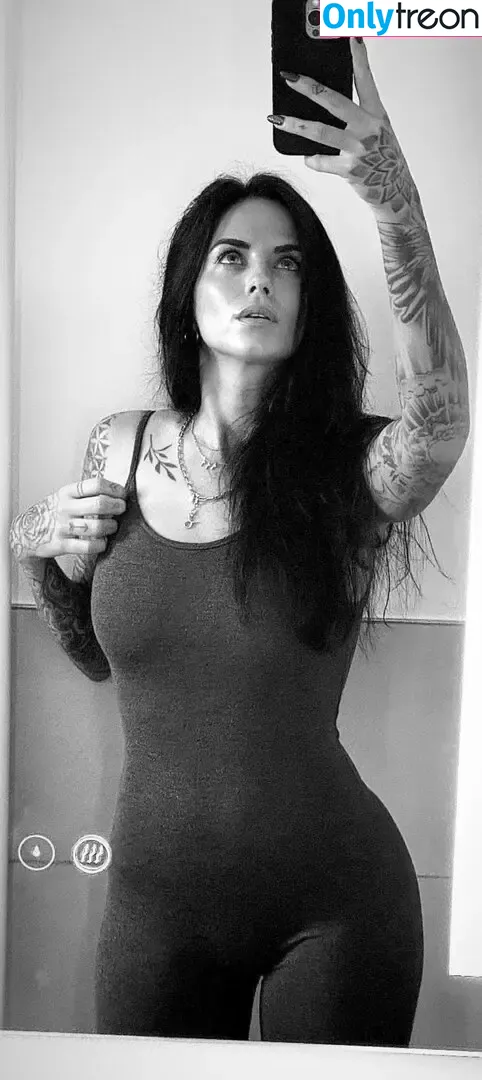 malvareezz nude photo #0114 (malvareezz)