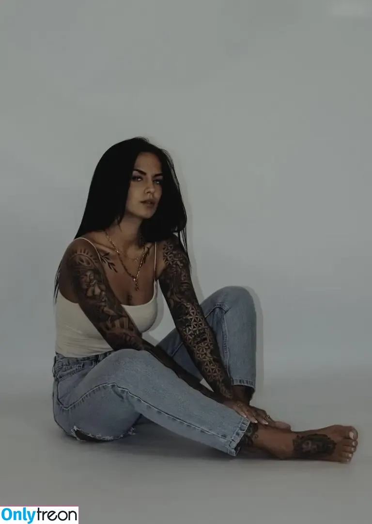 malvareezz nude photo #0117 (malvareezz)