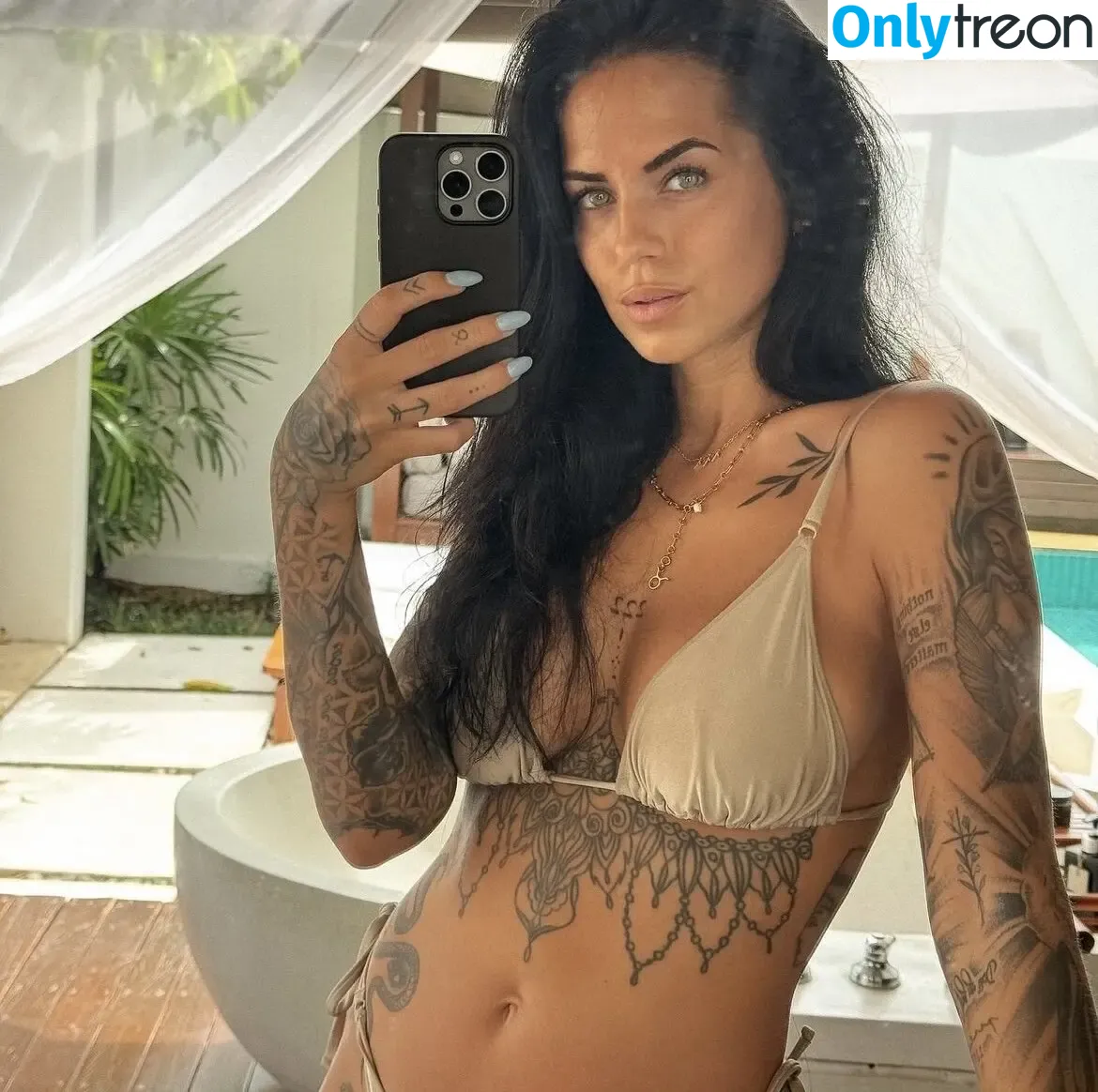malvareezz nude photo #0123 (malvareezz)