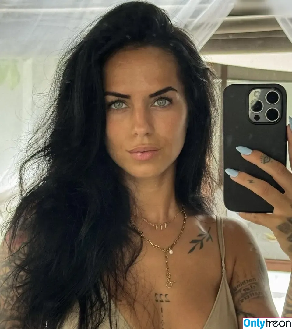 malvareezz nude photo #0124 (malvareezz)