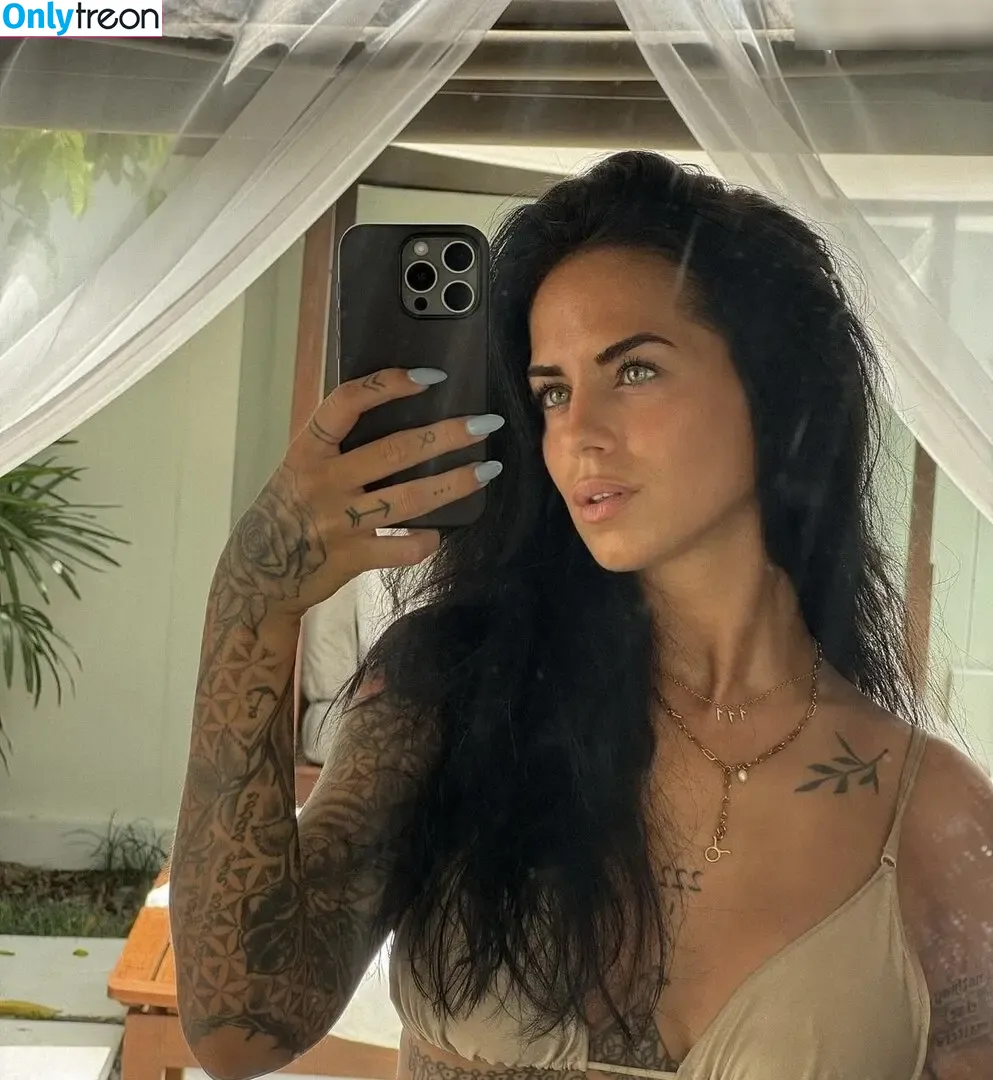 malvareezz nude photo #0125 (malvareezz)