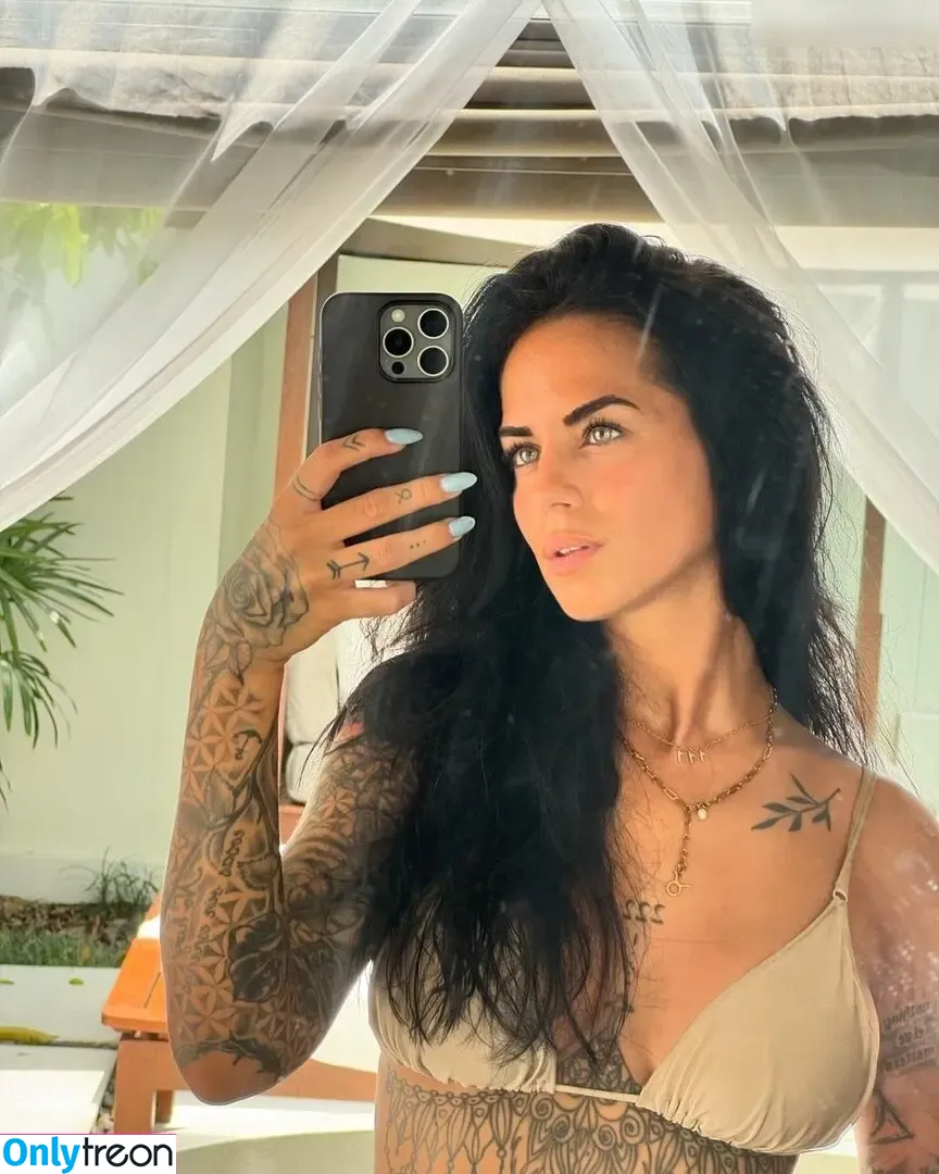 malvareezz nude photo #0141 (malvareezz)