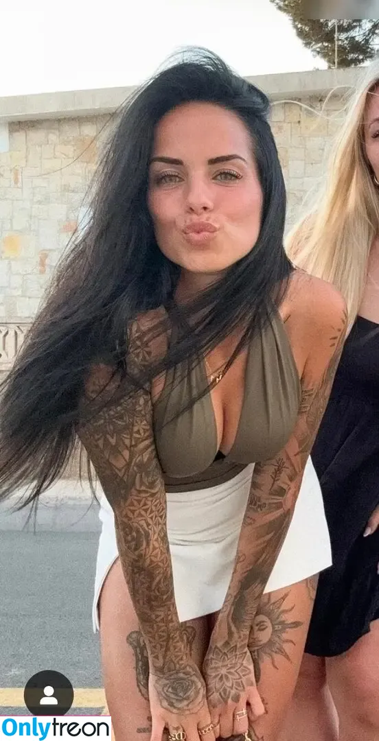malvareezz nude photo #0162 (malvareezz)