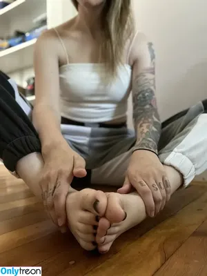 Mamas_Feet_xo / mamasfeet_x / mamasmelons nude photo #0022