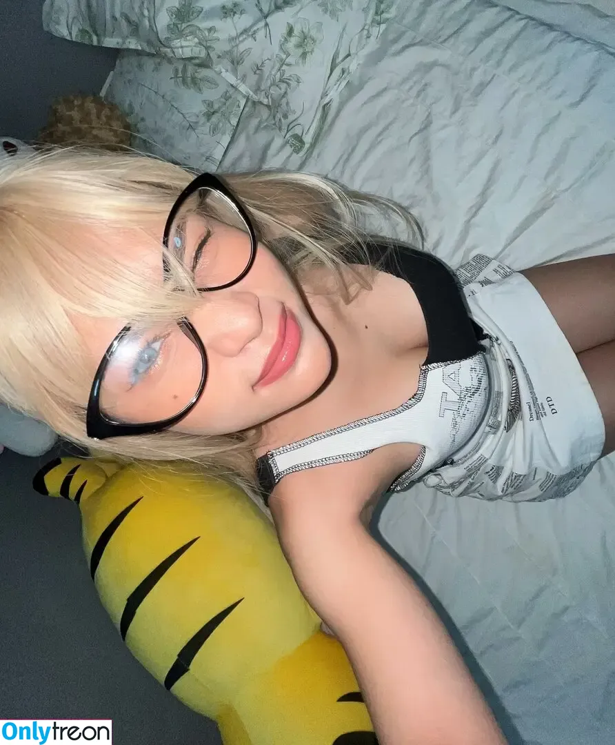 Mami Yakult nude photo #0002 (qtyakult / shawtyakult / urmamiyakult)