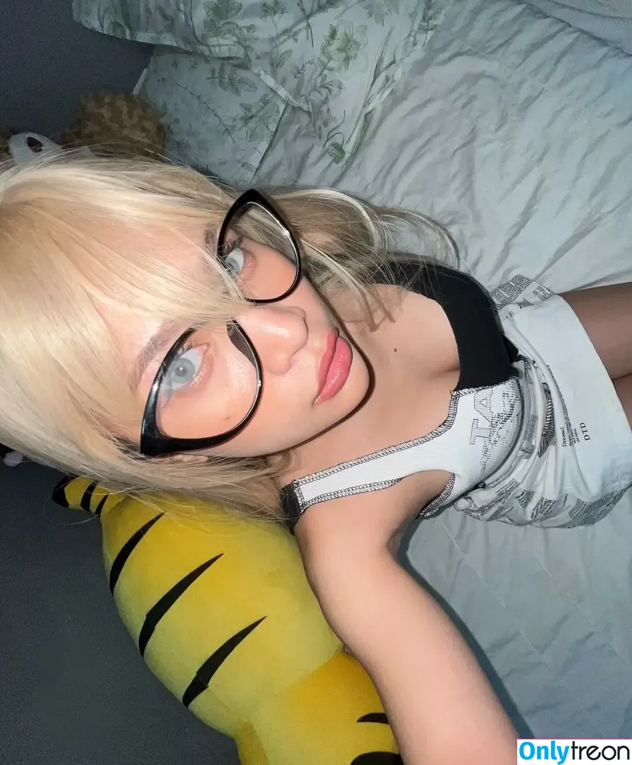 Mami Yakult nude photo #0004 (qtyakult / shawtyakult / urmamiyakult)