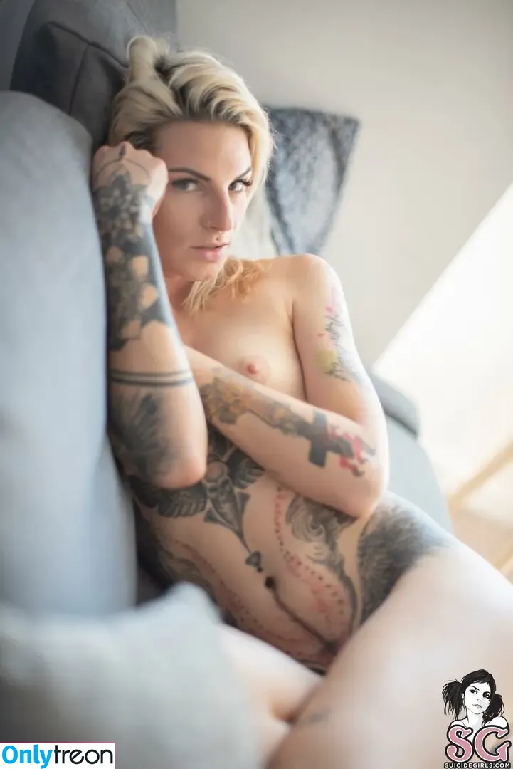 mandeelou nude photo #0046 (mandeelousg)