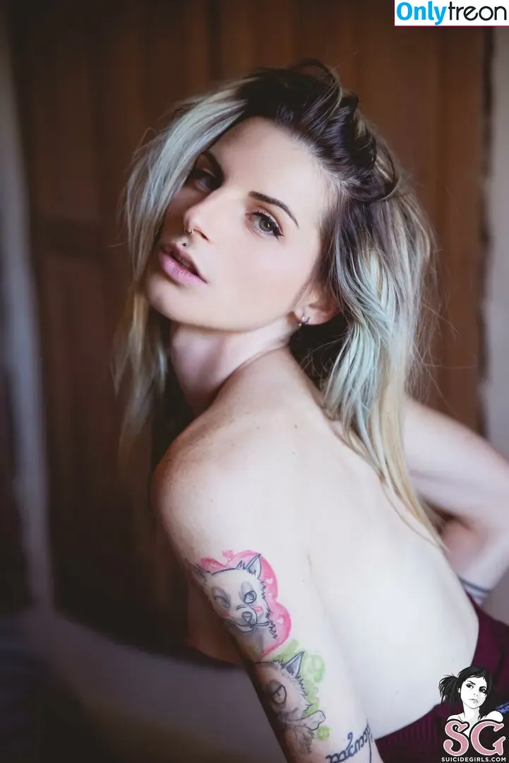 mandeelou nude photo #0118 (mandeelousg)