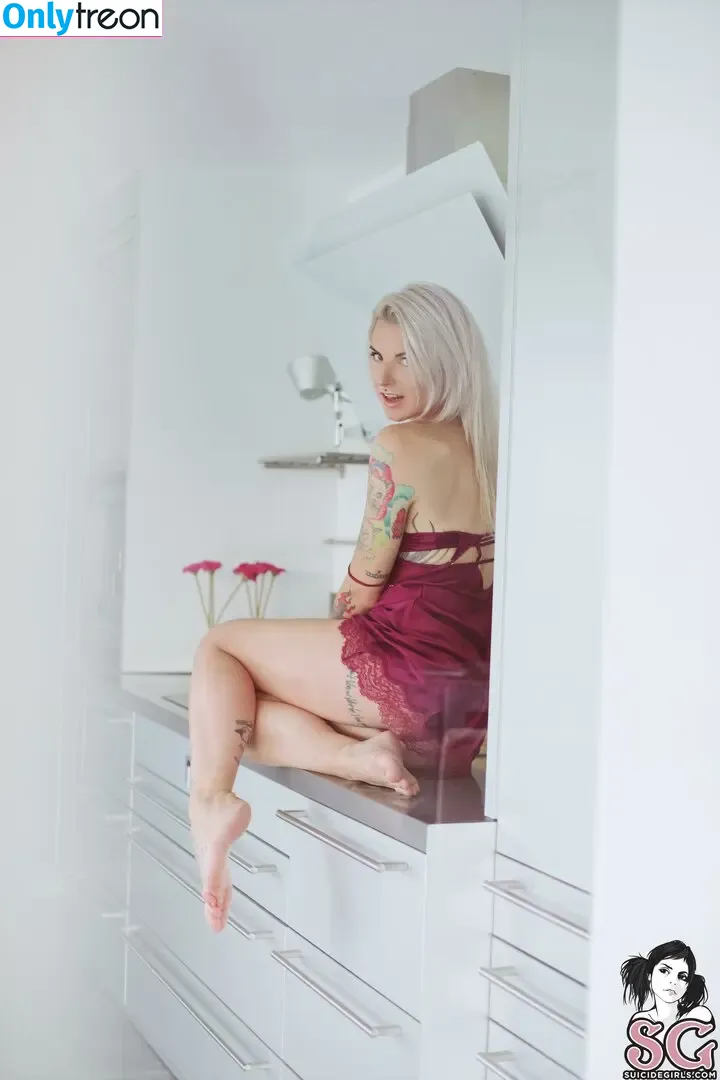 mandeelou nude photo #0211 (mandeelousg)