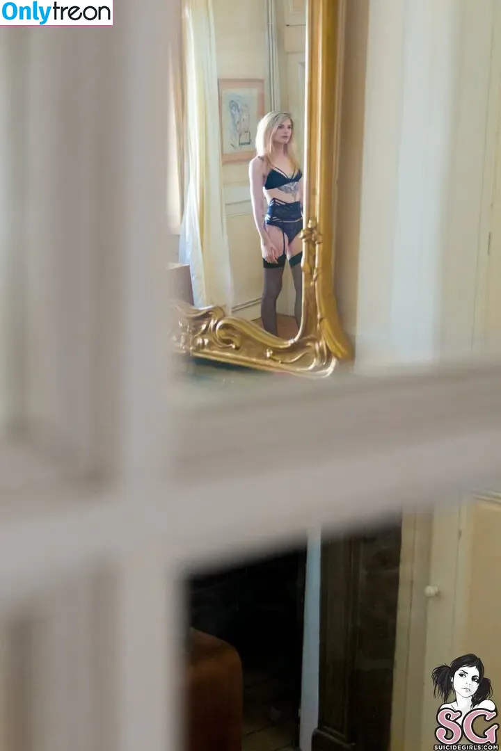 mandeelou nude photo #0503 (mandeelousg)