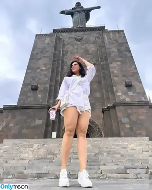 Mannara Chopra / memannara nude photo #0010