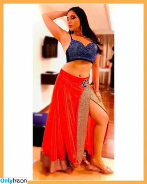 Mannara Chopra / memannara nude photo #0033