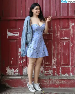 Mannara Chopra / memannara nude photo #0039