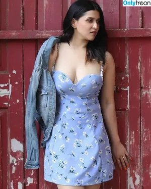 Mannara Chopra / memannara nude photo #0040