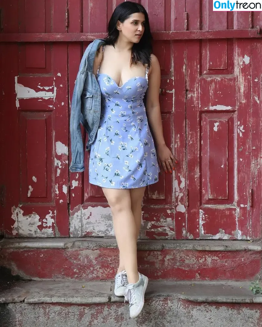 Mannara Chopra nude photo #0038 (memannara)