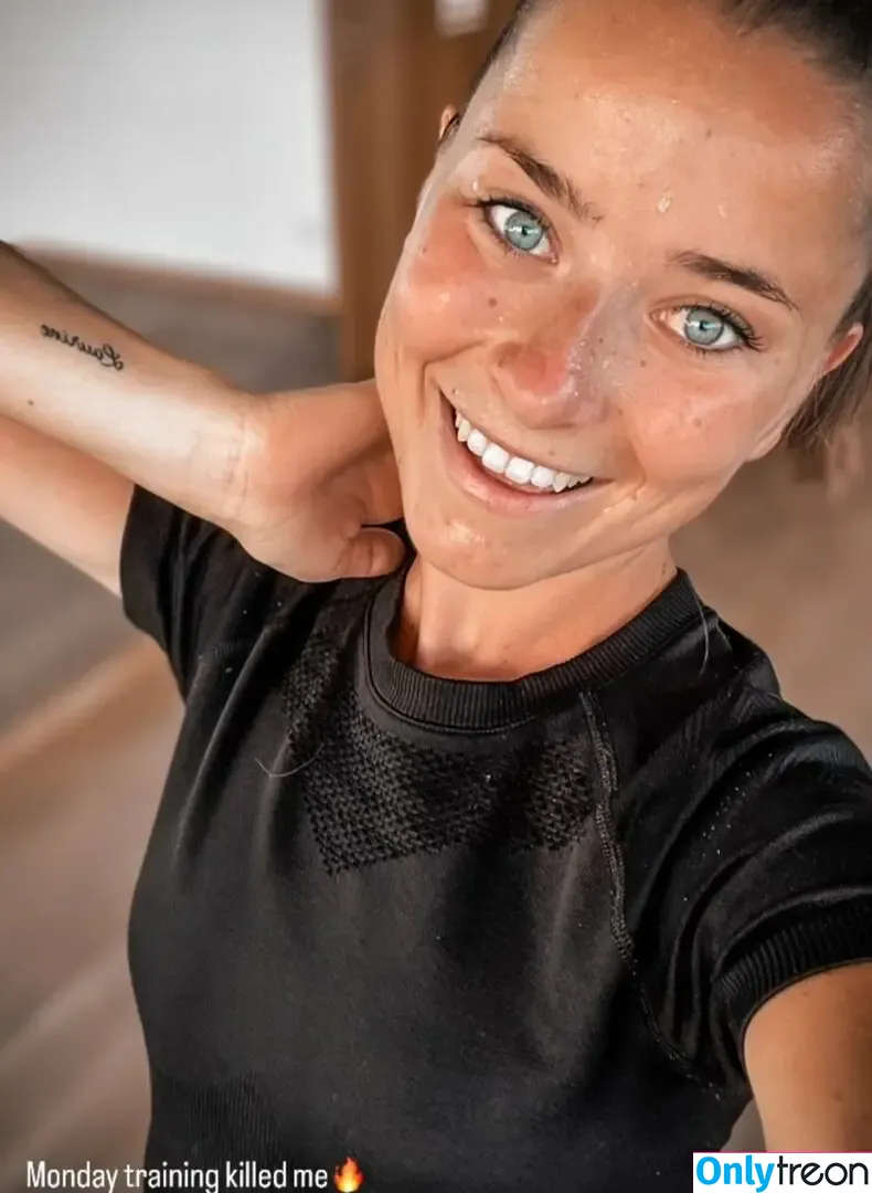 Manon Muccioli nude photo #0003 (Manon Muccioli)