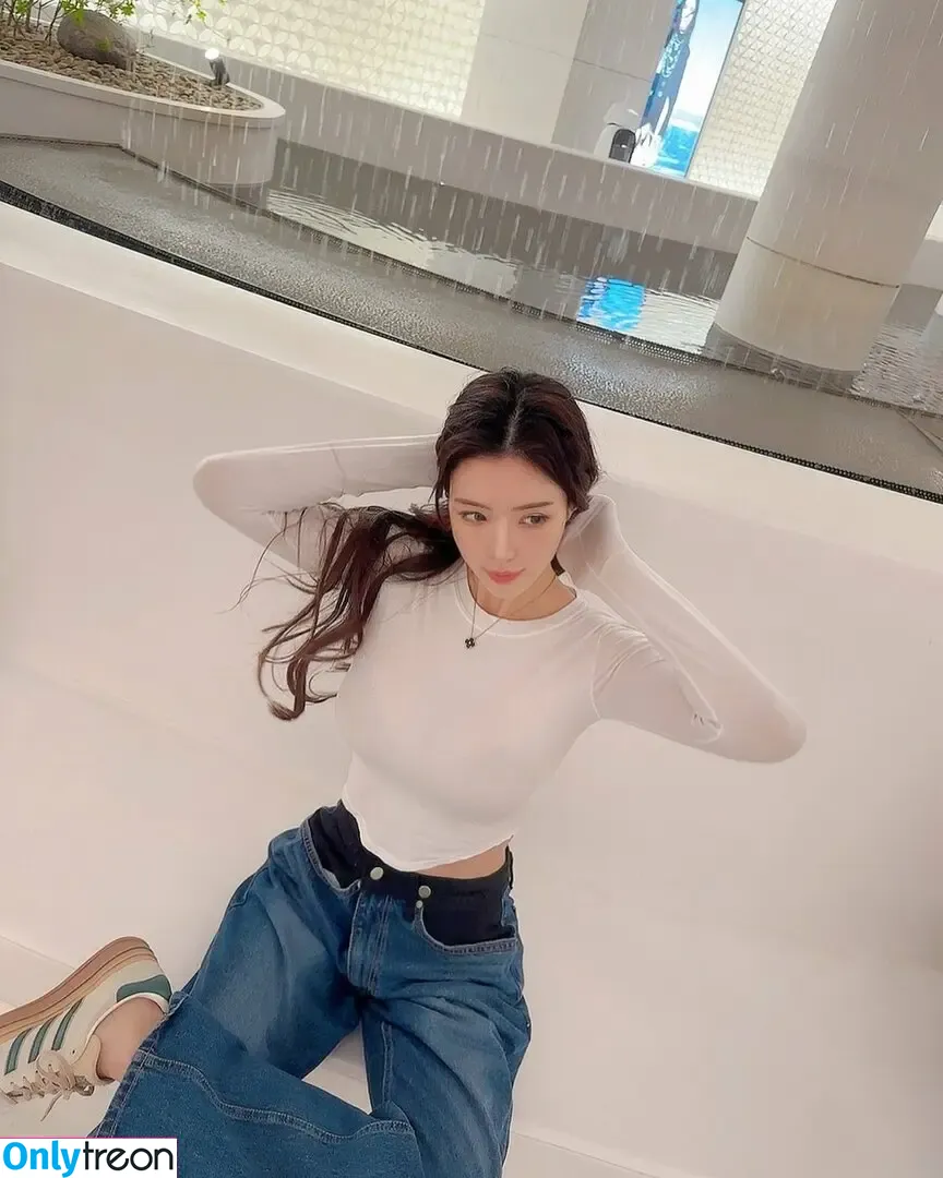 Manyo Yoojin nude photo #0025 (Manyo Yoojin)