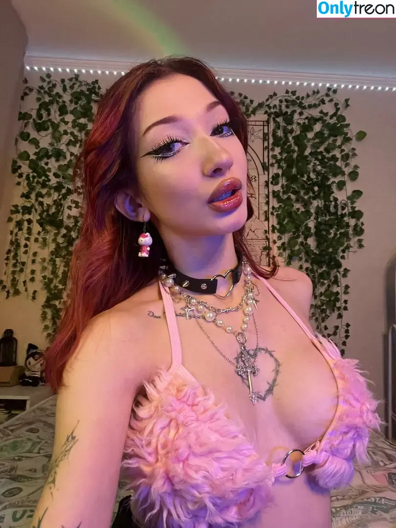 Marcellean nude photo #0001 (bogemaa_ / gothdessss)