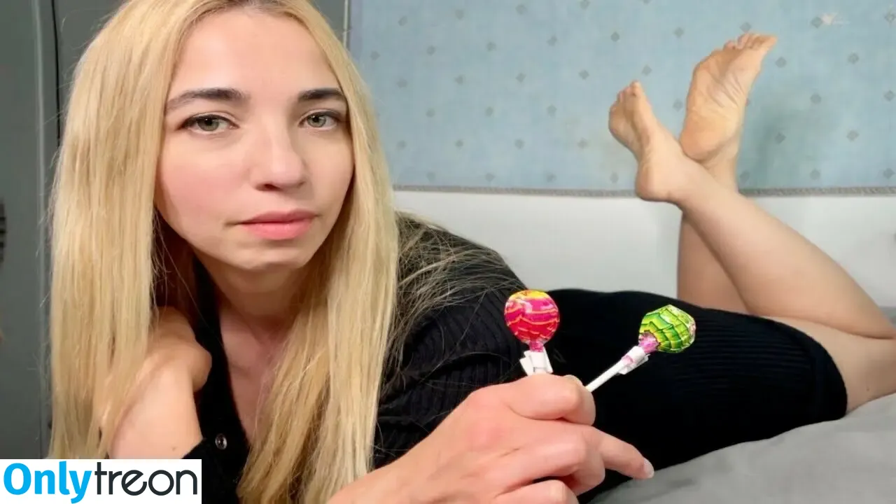 Margo's ASMR nude photo #0003 (margos_asmr)