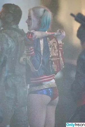 Margot Robbie / margotrobbieofficial nude photo #0001