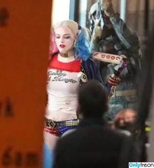 Margot Robbie / margotrobbieofficial nude photo #0003