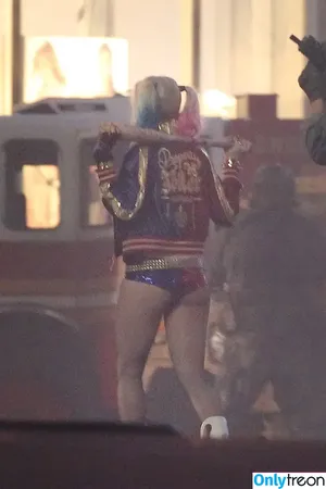 Margot Robbie / margotrobbieofficial nude photo #0013