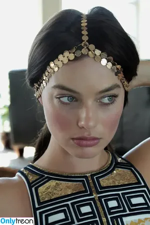 Margot Robbie / margotrobbieofficial nude photo #0016
