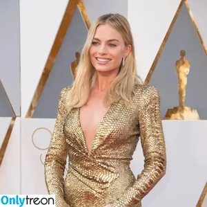 Margot Robbie / margotrobbieofficial nude photo #0060