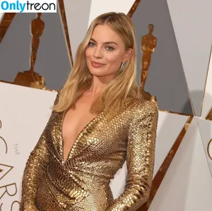 Margot Robbie / margotrobbieofficial nude photo #0061