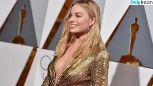 Margot Robbie / margotrobbieofficial nude photo #0081