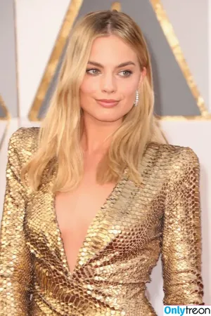 Margot Robbie / margotrobbieofficial nude photo #0083