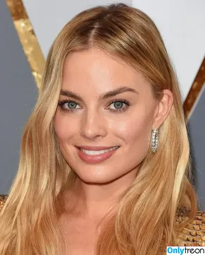 Margot Robbie / margotrobbieofficial nude photo #0108