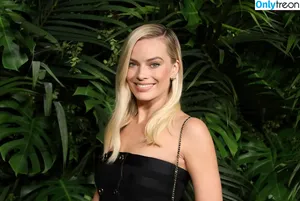 Margot Robbie / margotrobbieofficial nude photo #0116