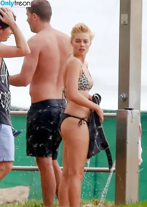 Margot Robbie / margotrobbieofficial nude photo #0132