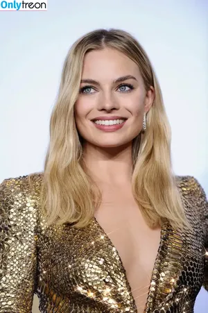 Margot Robbie / margotrobbieofficial nude photo #0168