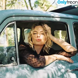 Margot Robbie / margotrobbieofficial nude photo #0213