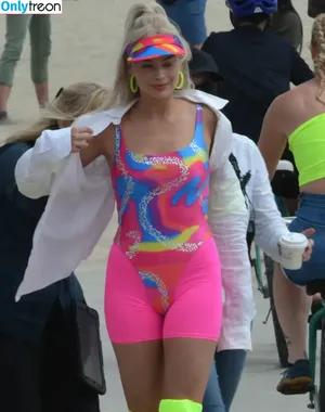 Margot Robbie / margotrobbieofficial nude photo #0224