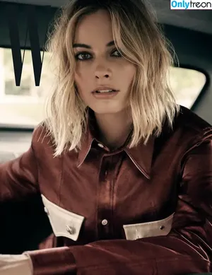 Margot Robbie / margotrobbieofficial nude photo #0264
