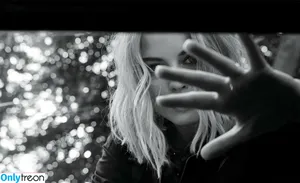 Margot Robbie / margotrobbieofficial nude photo #0270