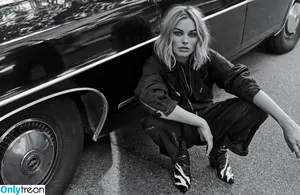 Margot Robbie / margotrobbieofficial nude photo #0271