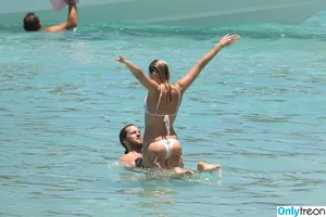 Margot Robbie / margotrobbieofficial nude photo #0306