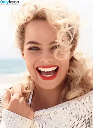 Margot Robbie / margotrobbieofficial nude photo #0321