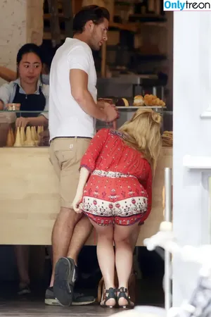 Margot Robbie / margotrobbieofficial nude photo #0328