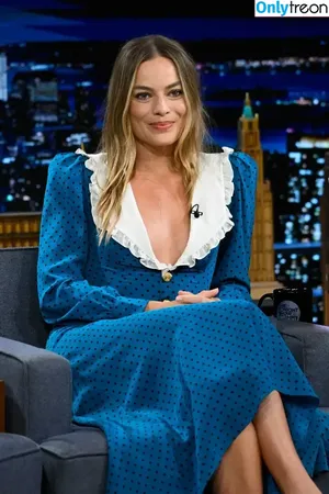 Margot Robbie / margotrobbieofficial nude photo #0375