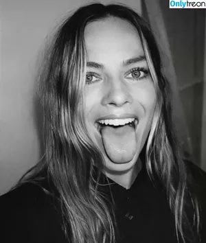 Margot Robbie / margotrobbieofficial nude photo #0399