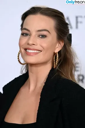 Margot Robbie / margotrobbieofficial nude photo #0426