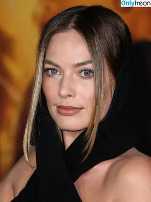 Margot Robbie / margotrobbieofficial nude photo #0464